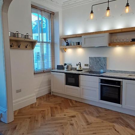Spinnaker - Self Catering Apartment, Tenby Zewnętrze zdjęcie