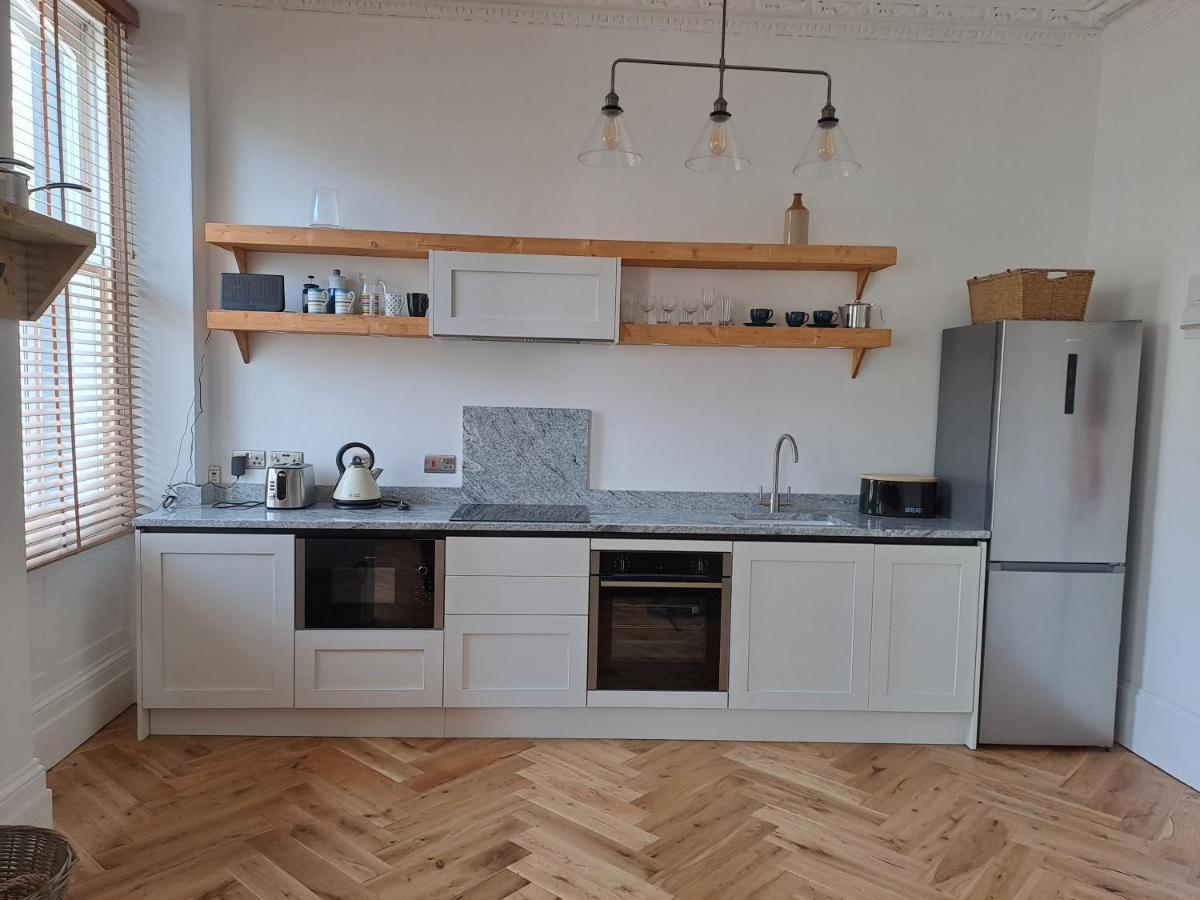 Spinnaker - Self Catering Apartment, Tenby Zewnętrze zdjęcie