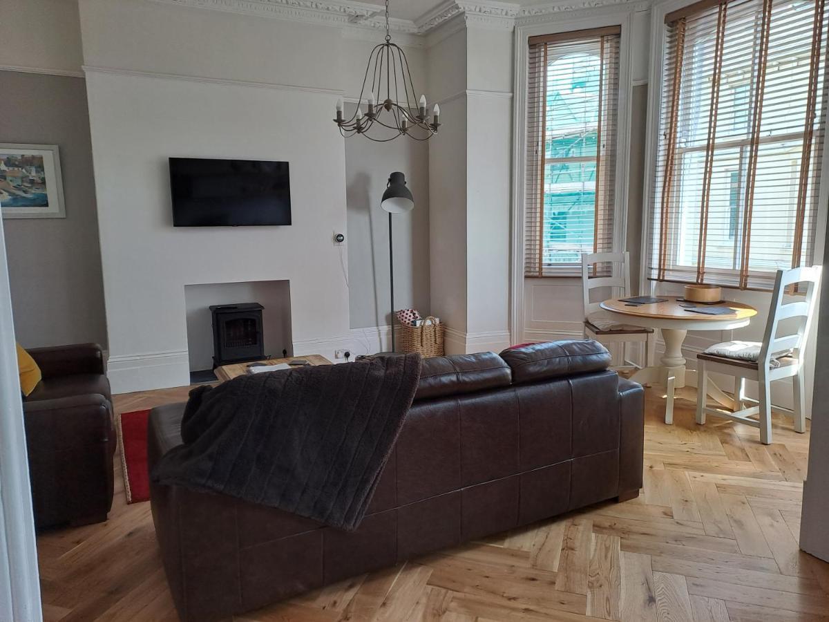 Spinnaker - Self Catering Apartment, Tenby Zewnętrze zdjęcie